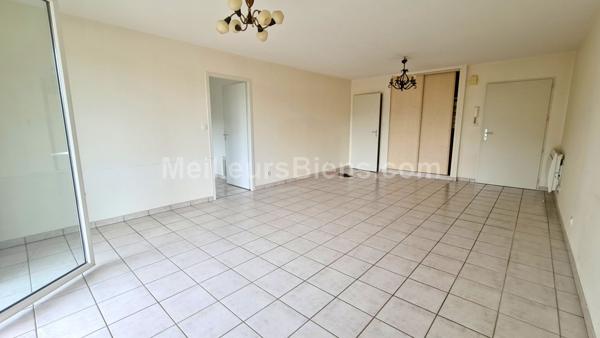 APPARTEMENT AVEC BALCON-TERRASSE ET GARAGE