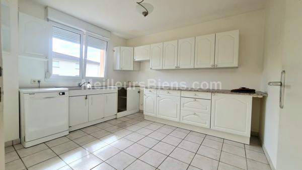 APPARTEMENT AVEC BALCON-TERRASSE ET GARAGE