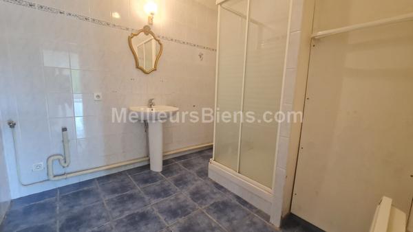 APPARTEMENT AVEC BALCON-TERRASSE ET GARAGE