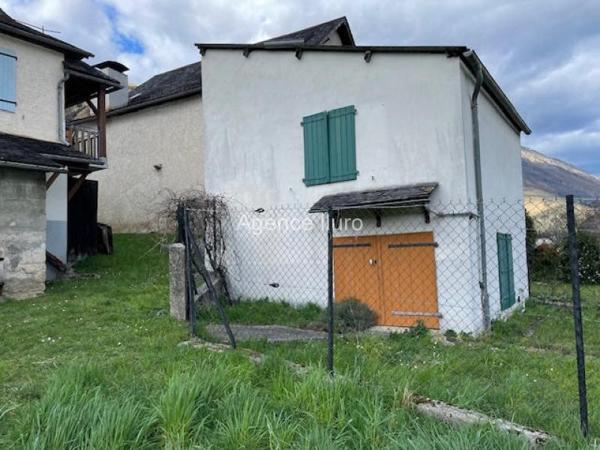 Maison - Vallee d'aspe - Réf.:205128 VALLEE D'ASPE - MAISON DE VILLAGE EN TRES BON ETAT STRUCTUREL AVEC JARDINET ET VUE SUR MONTAGNES -