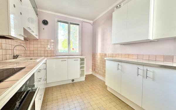 Appartement à vendre    3 pièces • 56,22 m2 Marseille 9