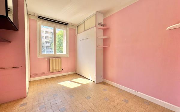 Appartement à vendre    3 pièces • 56,22 m2 Marseille 9