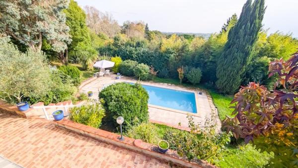 5 CHAMBRES ET PISCINE DANS UN SECTEUR PRIVILEGIE !