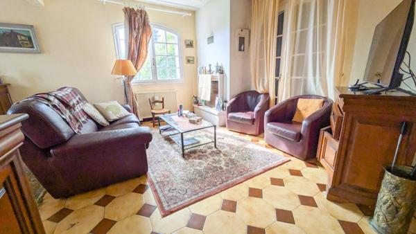 5 CHAMBRES ET PISCINE DANS UN SECTEUR PRIVILEGIE !