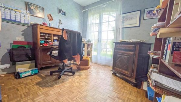 5 CHAMBRES ET PISCINE DANS UN SECTEUR PRIVILEGIE !