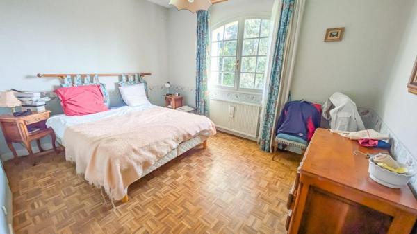 5 CHAMBRES ET PISCINE DANS UN SECTEUR PRIVILEGIE !