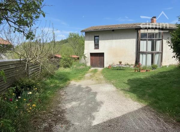 Découvrez cette maison de village au Murier, Le Bigot à Saint-Martin-d'Hères, offrant une surface habitable de 109 m².