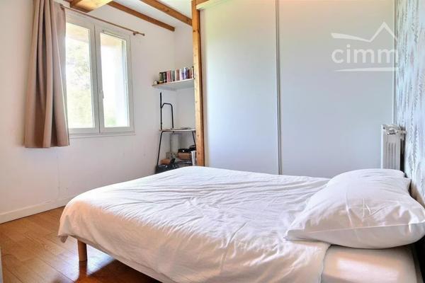 Découvrez cette maison de village au Murier, Le Bigot à Saint-Martin-d'Hères, offrant une surface habitable de 109 m².