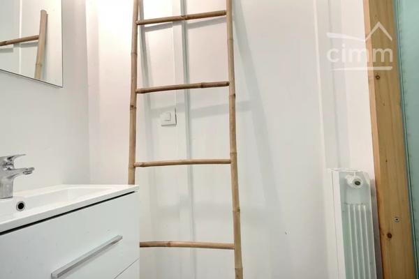 Découvrez cette maison de village au Murier, Le Bigot à Saint-Martin-d'Hères, offrant une surface habitable de 109 m².