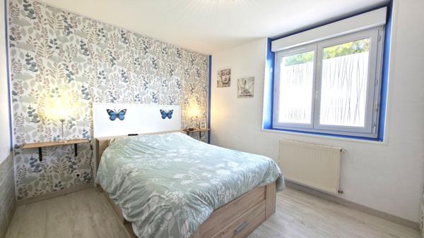 Maison 4 chambres environ 140m² centre de Donges avec vie de Plain-pied et grand jardin d'environ 800m² proche écoles et commerces.