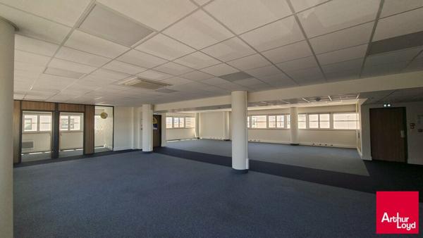 LOCATION BUREAUX 218M² GARE LE MANS