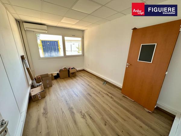 BUREAUX À LOUER EN RDC EN BORDURE D'AUTOROUTE