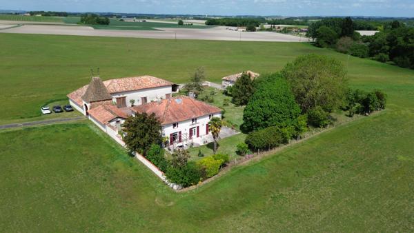 Maison Barbezieux Saint Hilaire 8 pièce(s) 341 m2 Barbezieux saint hilaire