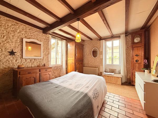 Maison Barbezieux Saint Hilaire 8 pièce(s) 341 m2 Barbezieux saint hilaire
