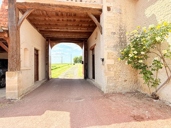 Maison Barbezieux Saint Hilaire 8 pièce(s) 341 m2 Barbezieux saint hilaire