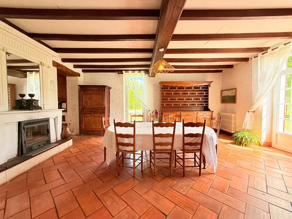 Maison Barbezieux Saint Hilaire 8 pièce(s) 341 m2 Barbezieux saint hilaire