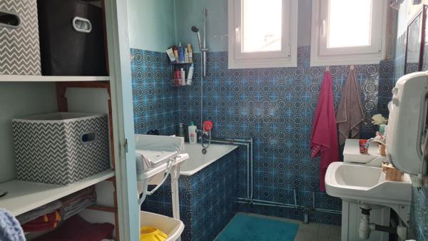 Saint Romain Lachalm 43620 Centre village maison pierre sur sous-sol complet 2 appartements possibilité d'en créer un troisième sur environ 1600m² de terrain  constructible