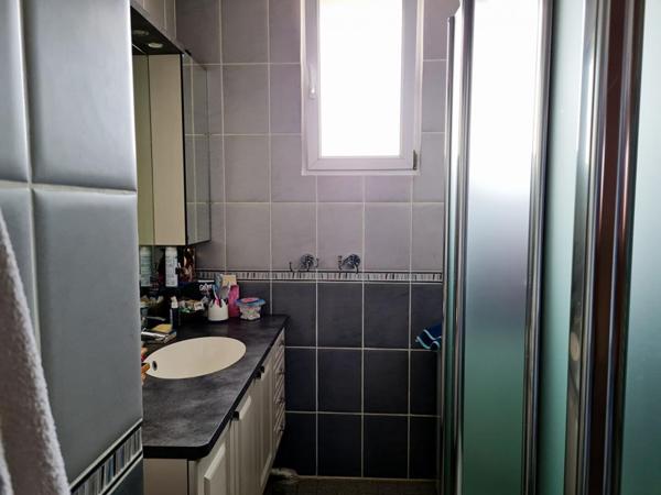 Saint Romain Lachalm 43620 Centre village maison pierre sur sous-sol complet 2 appartements possibilité d'en créer un troisième sur environ 1600m² de terrain  constructible