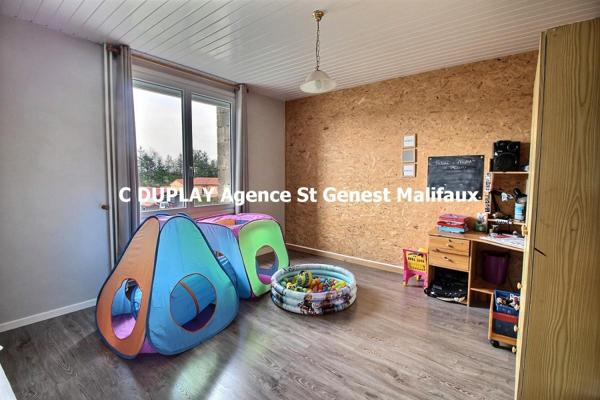 Saint Romain Lachalm 43620 Centre village maison pierre sur sous-sol complet 2 appartements possibilité d'en créer un troisième sur environ 1600m² de terrain  constructible