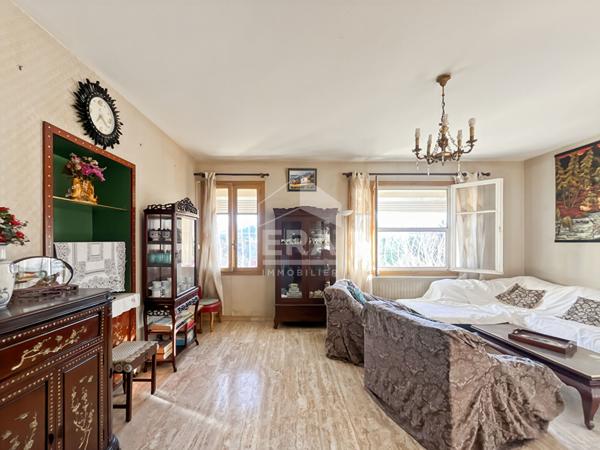 À Vendre T4 109 m2 à rénover le village des caillols 13012 Marseille