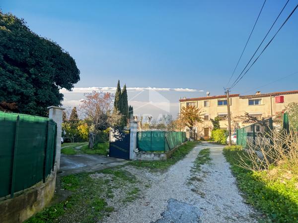 À Vendre T4 109 m2 à rénover le village des caillols 13012 Marseille