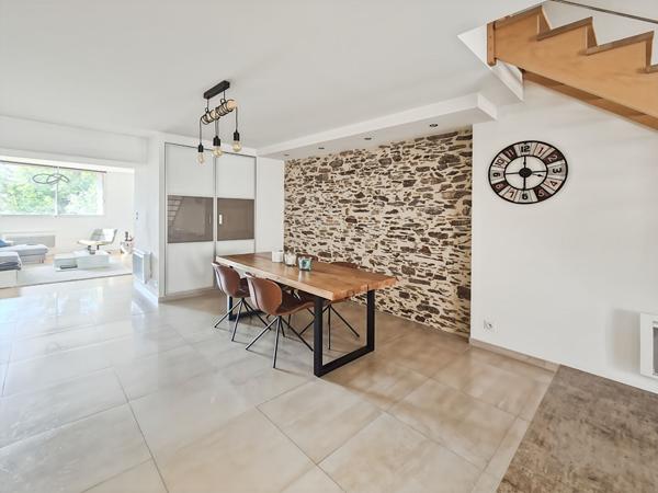 Maison sur 2 niveaux 131.71 m2 habitables + garage