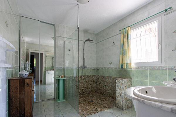 VILLA avec Piscine Grand Jardin  - MOUSSAN