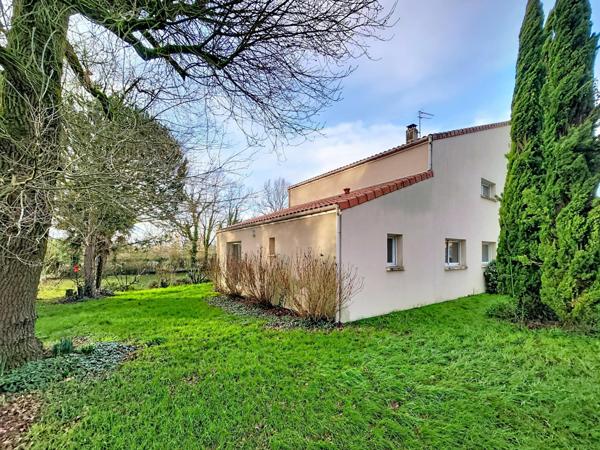 Pavillon économe (classe C) de 249 m2, 6 chambres et 2 garages