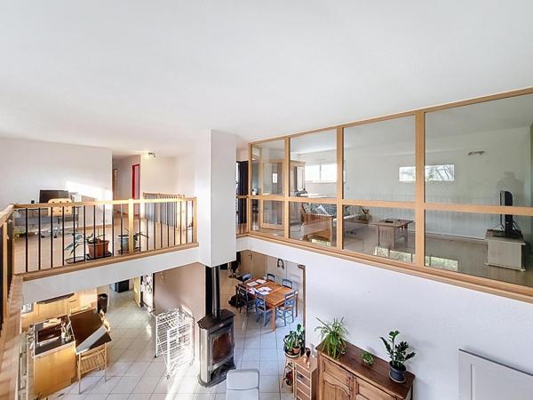 Pavillon économe (classe C) de 249 m2, 6 chambres et 2 garages