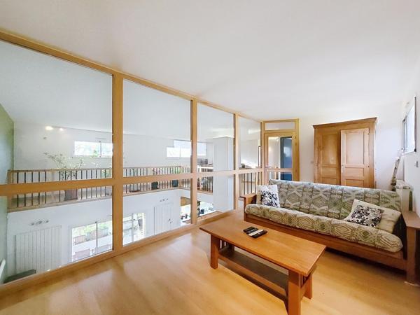 Pavillon économe (classe C) de 249 m2, 6 chambres et 2 garages