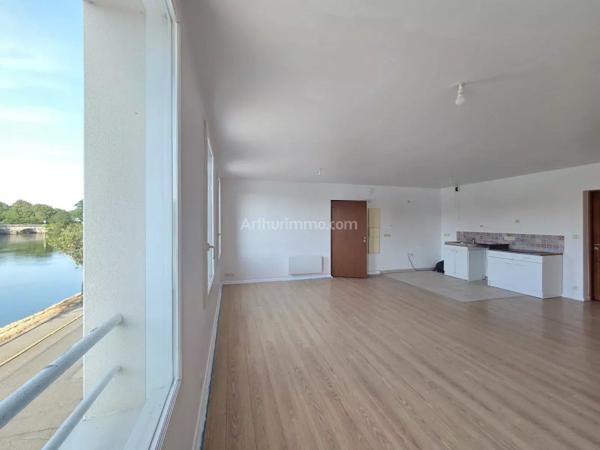 Vente                                                      Appartement
                        
                     3 pièces                      93 m2                     à Auray