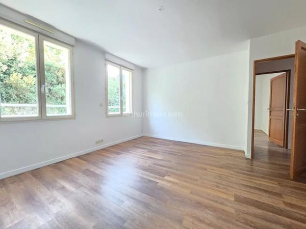 Vente                                                      Appartement
                        
                     3 pièces                      93 m2                     à Auray