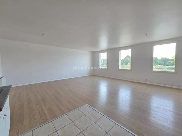 Vente                                                      Appartement
                        
                     3 pièces                      93 m2                     à Auray