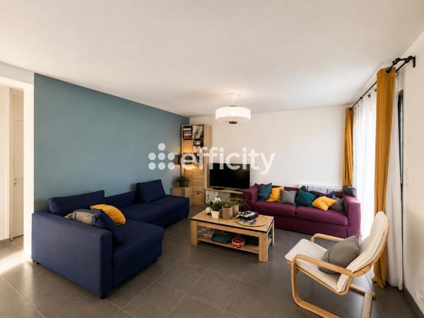 Maison
         6 pièces
        - 111 m² Exclusivité 335 000 € *