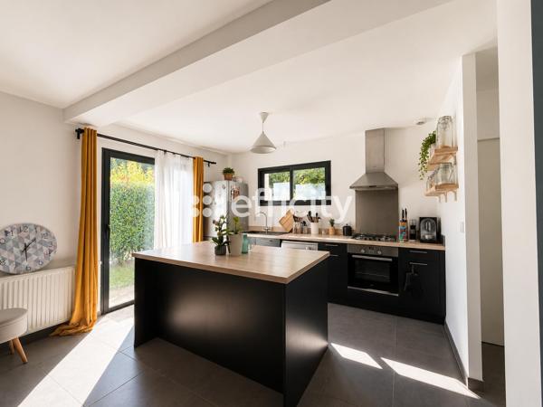 Maison
         6 pièces
        - 111 m² Exclusivité 335 000 € *