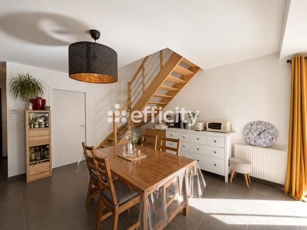 Maison
         6 pièces
        - 111 m² Exclusivité 335 000 € *