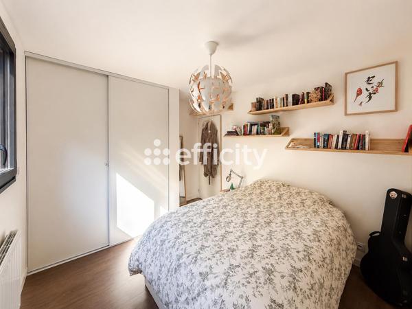 Maison
         6 pièces
        - 111 m² Exclusivité 335 000 € *