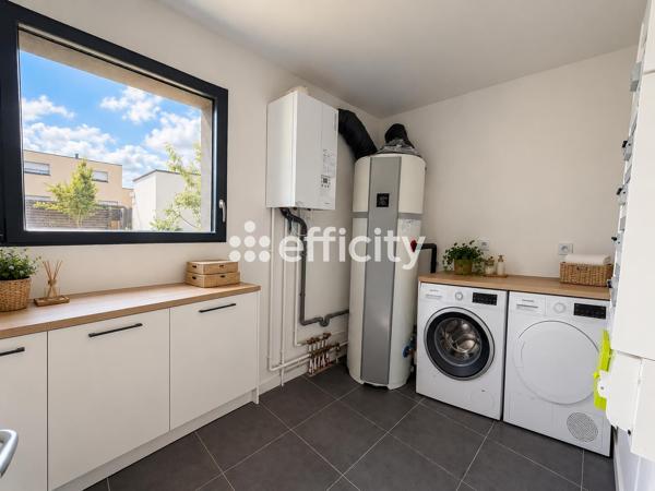 Maison
         6 pièces
        - 111 m² Exclusivité 323 900 € *