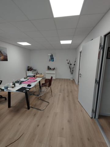 Local professionnel 61 m²