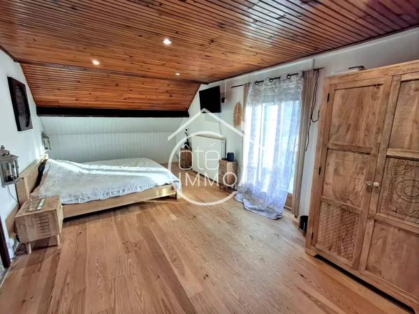 CREYSSE: Belle maison familiale d'environ 240m² entièrement rénovée avec jardin