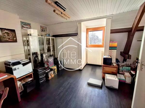 CREYSSE: Belle maison familiale d'environ 240m² entièrement rénovée avec jardin