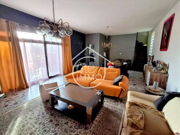 CREYSSE: Belle maison familiale d'environ 240m² entièrement rénovée avec jardin