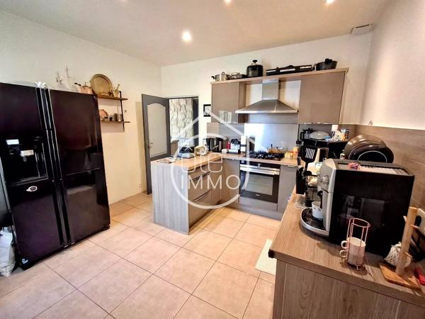 CREYSSE: Belle maison familiale d'environ 240m² entièrement rénovée avec jardin