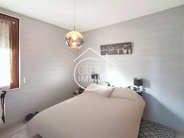 CREYSSE: Belle maison familiale d'environ 240m² entièrement rénovée avec jardin