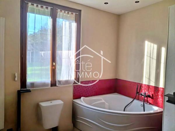 CREYSSE: Belle maison familiale d'environ 240m² entièrement rénovée avec jardin