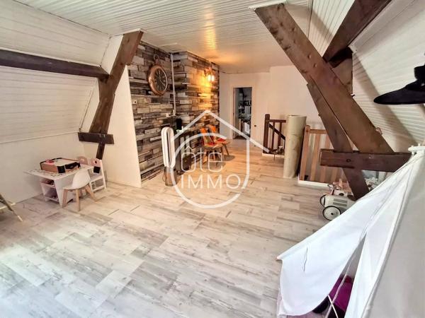 CREYSSE: Belle maison familiale d'environ 240m² entièrement rénovée avec jardin