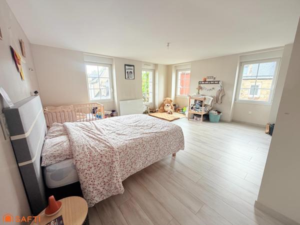 MAISON EN PIERRE DE CARACTERE DE 107 M2 EN CENTRE VILLE DE BAUD