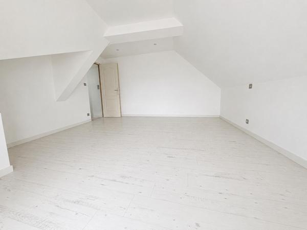 MAISON EN PIERRE DE CARACTERE DE 107 M2 EN CENTRE VILLE DE BAUD