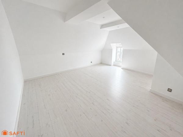 MAISON EN PIERRE DE CARACTERE DE 107 M2 EN CENTRE VILLE DE BAUD