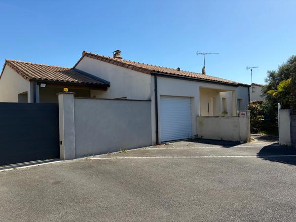 CORPE (85) CALME ABSOLU VILLA 2009 PLAIN PIED GRAND CONFORT AVEC PISCINE DOUBLE GARAGE SUR 1068M² CLOS